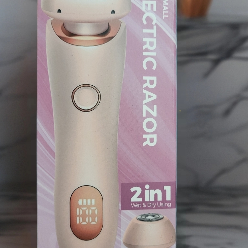 Electric Razor with Display - Picture 1 of 1
